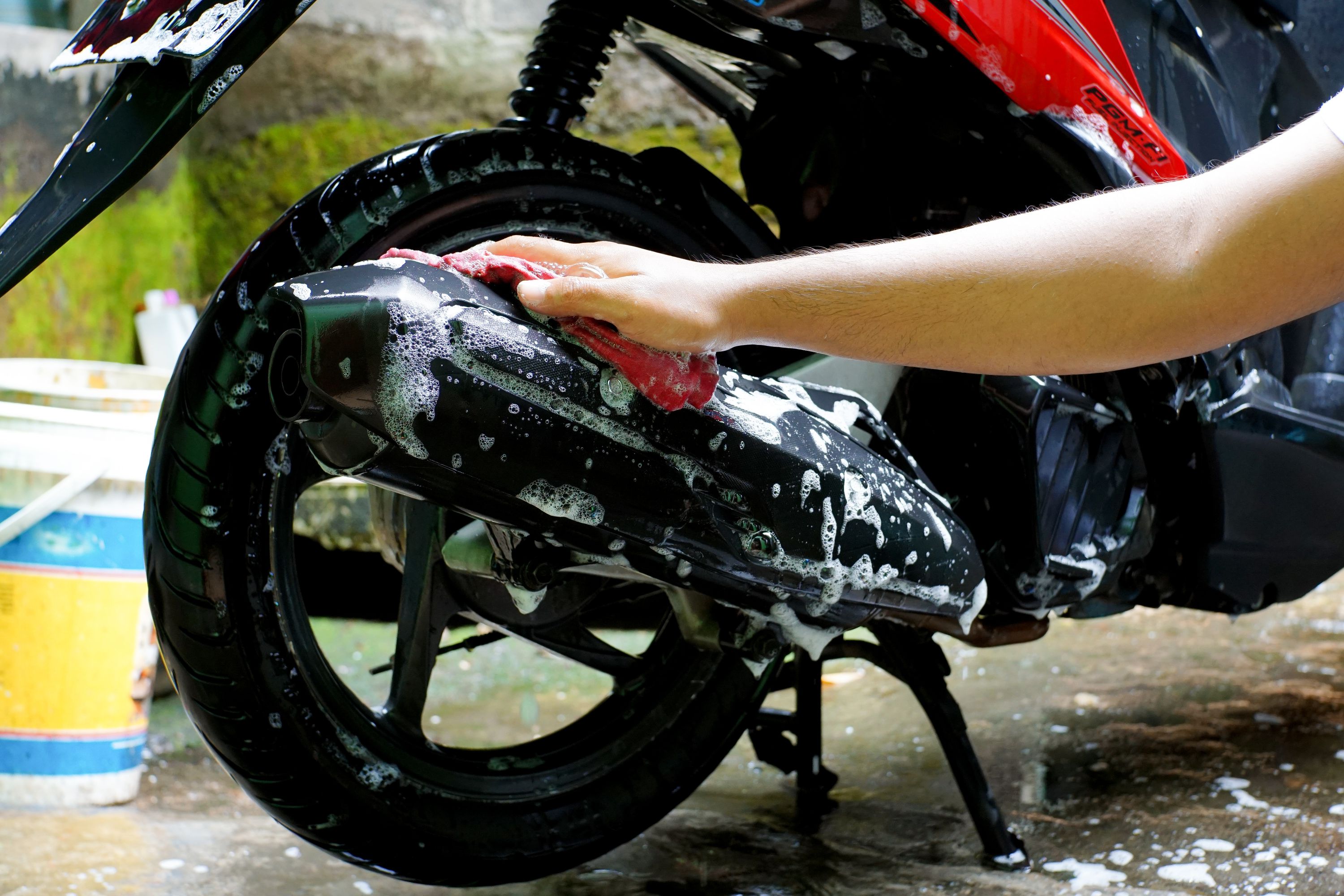 7 Langkah Mencuci Motor yang Benar, Bisa Dilakukan di Rumah